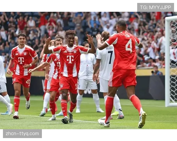 实时：拜仁慕尼黑开场采用三中卫体系，穆西亚拉位置前提